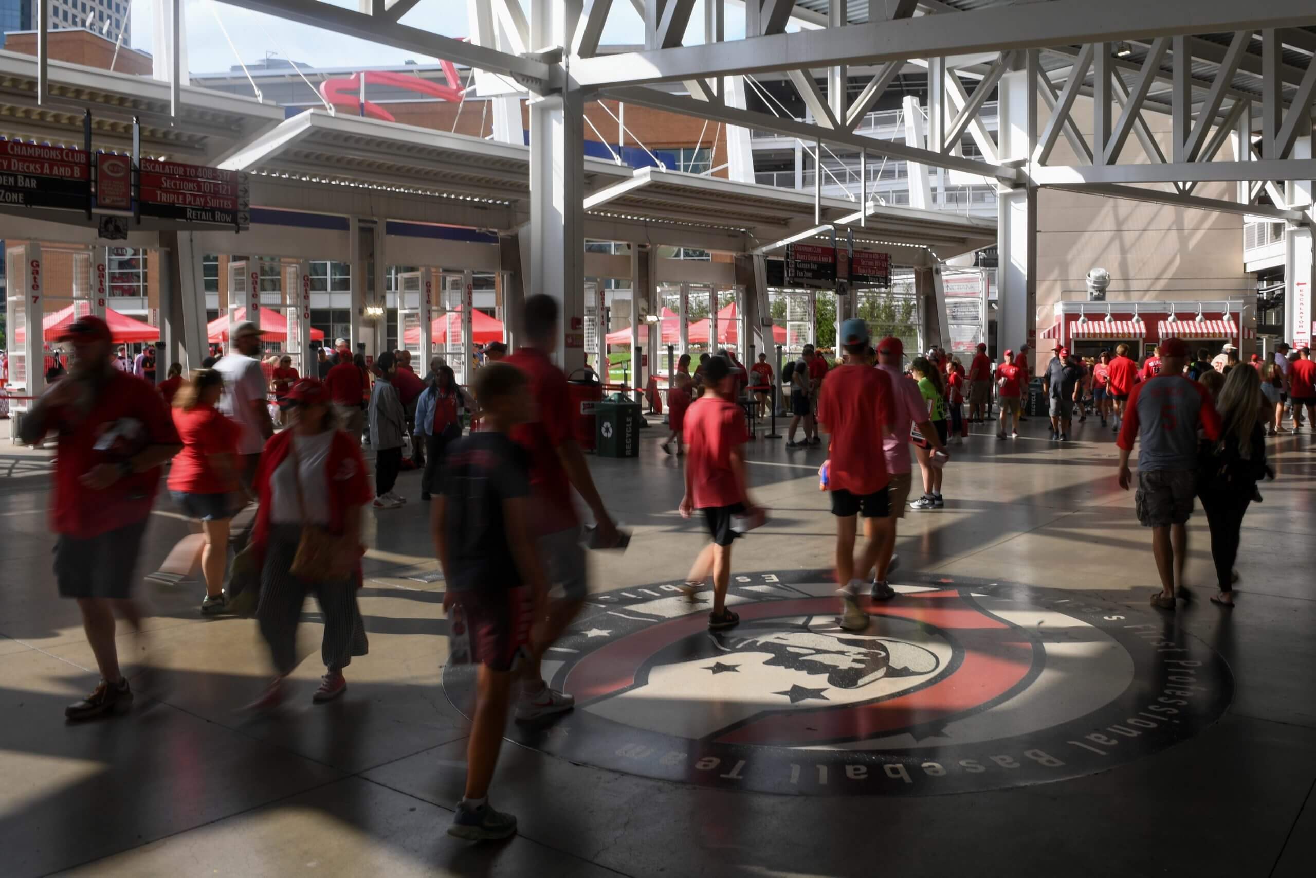 Umpire Manny Gonzalez, dealing with heat exhaustion, exits Padres-Reds game