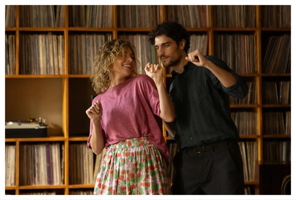 ‘It Will Happen Tonight’ Review: Louis Garrel and Jasmine Trinca Follow Each Other Through the Years In a Light and Predictable Romcom