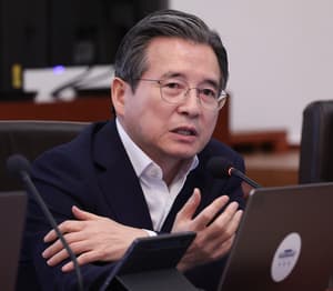 Presidential policy chief Kim Yong-beom resigns