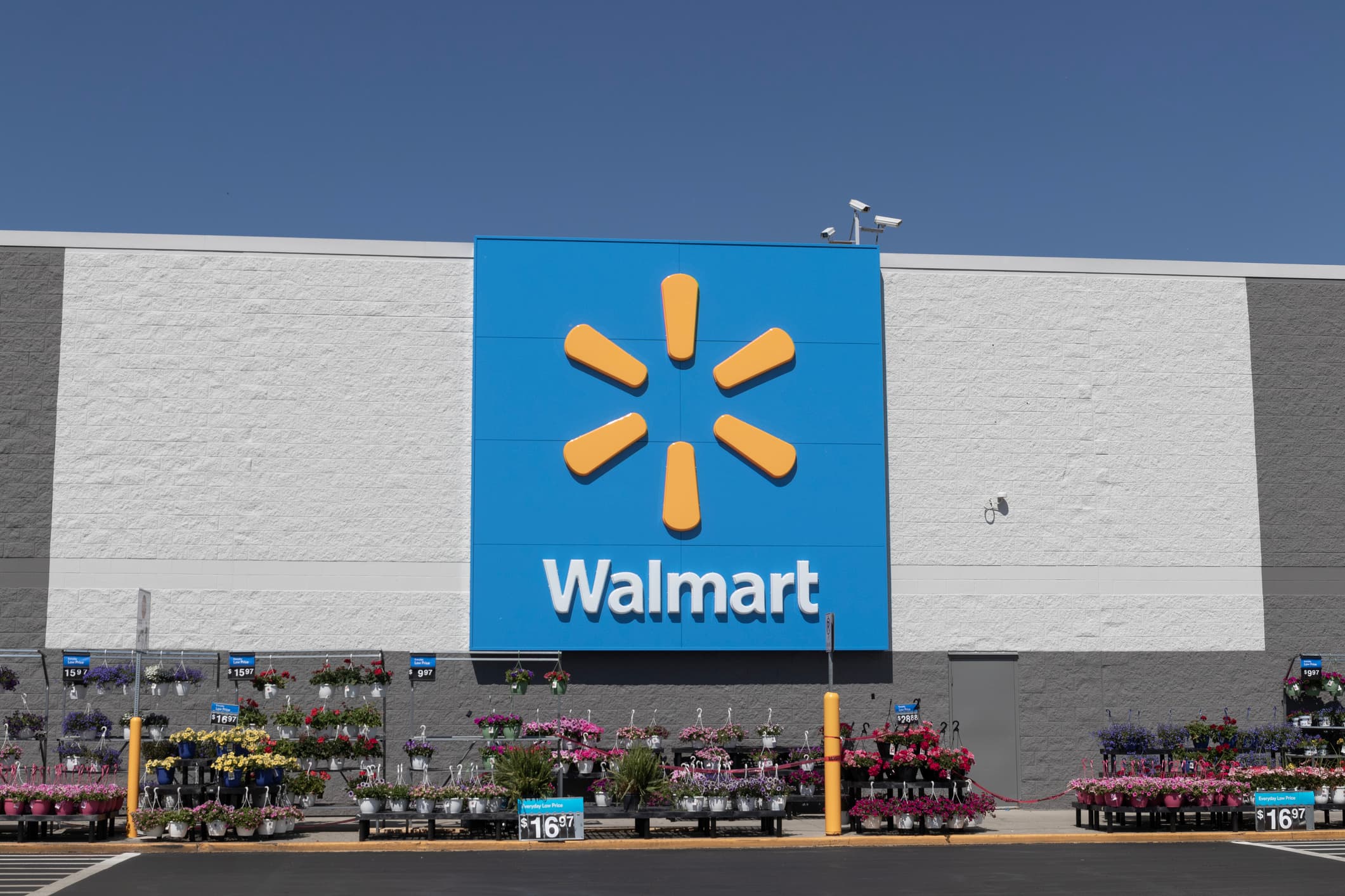 You Can Soon Use the Tap-to-Pay Option at Walmart and Sam’s Club