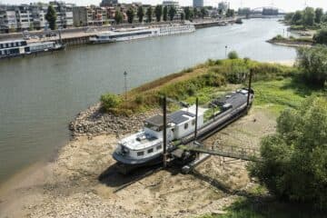 Houseboat owners face damage and odor as drought leaves vessels on lake, river bottoms