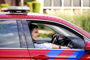 Jetten thanks firefighters on visit to site of Limburg wildfire
