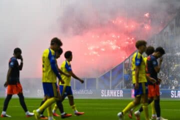 Investigation after Feyenoord fans set off fireworks at Cambuur