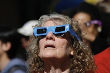 Once-in-a-lifetime solar eclipse has Netherlanders over the moon