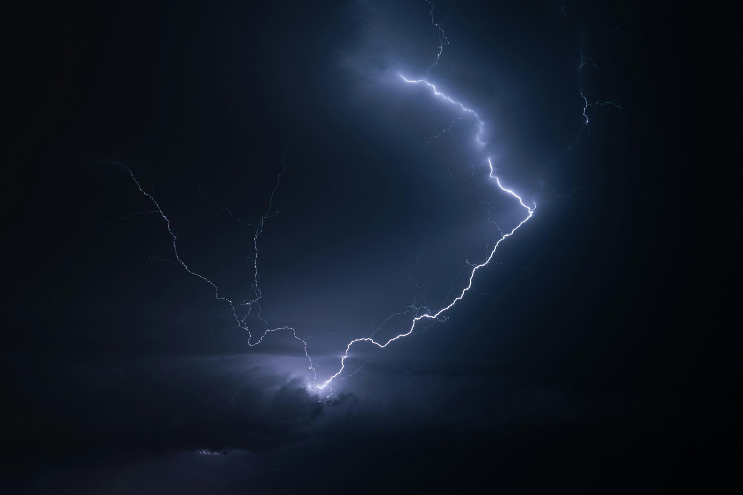 Exact time thunder and heavy rain is set to batter Glasgow today amid yellow warning