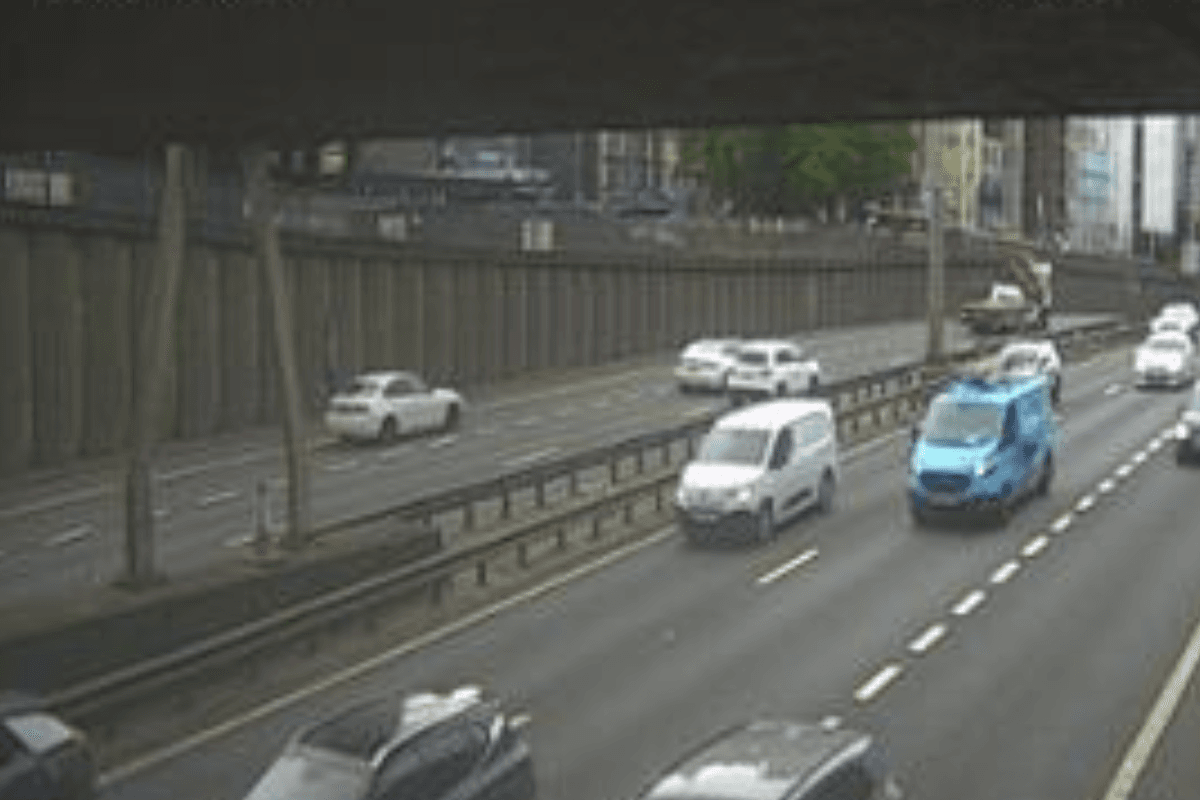 Busy section of M8 in Glasgow city centre breifly closed after fire scare