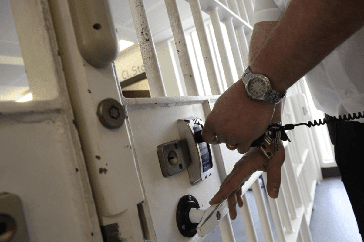 Police encouraged 'not to arrest people' amid 'shortage' of custody cells