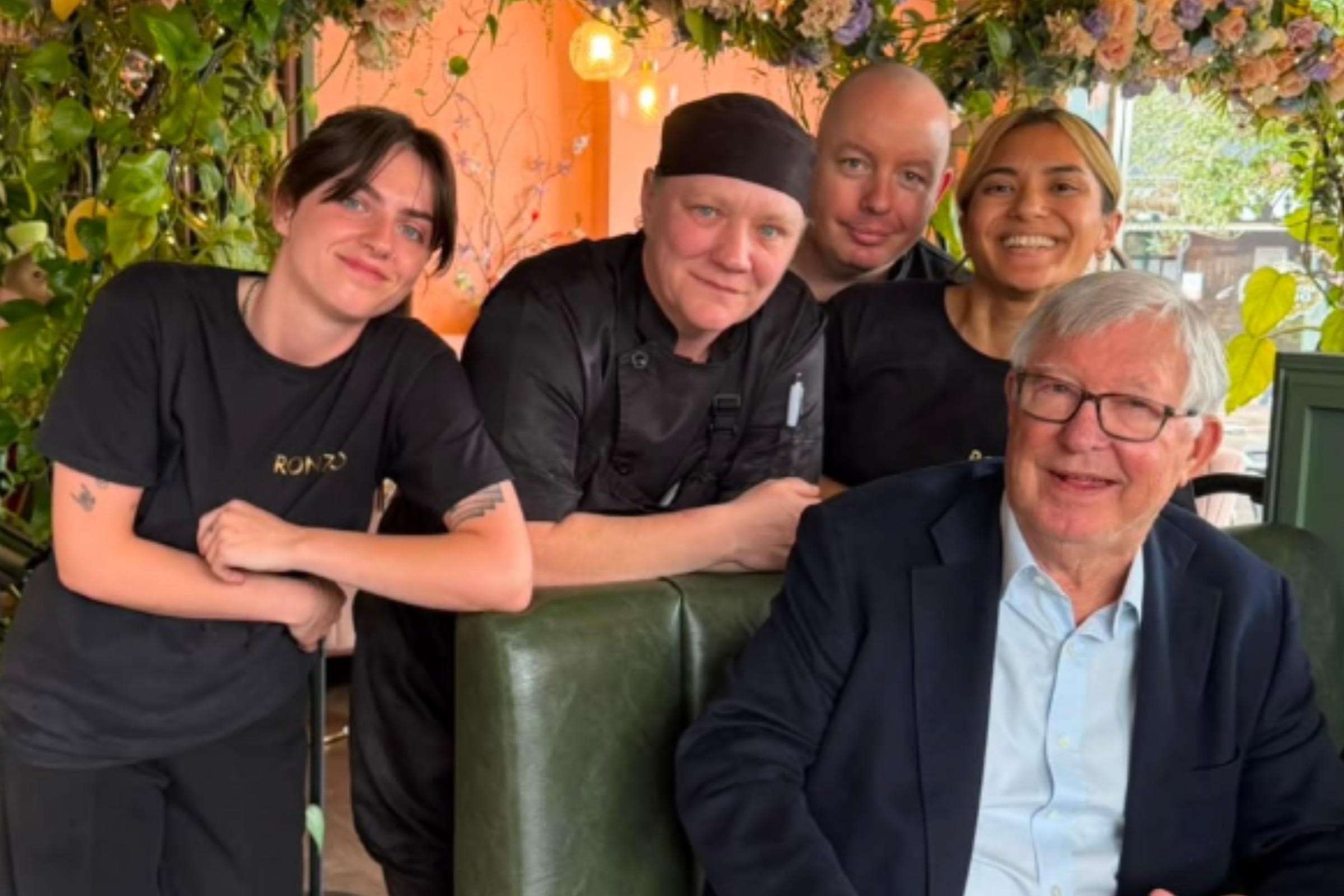 Manchester United legend spotted tucking in at East Dunbartonshire café