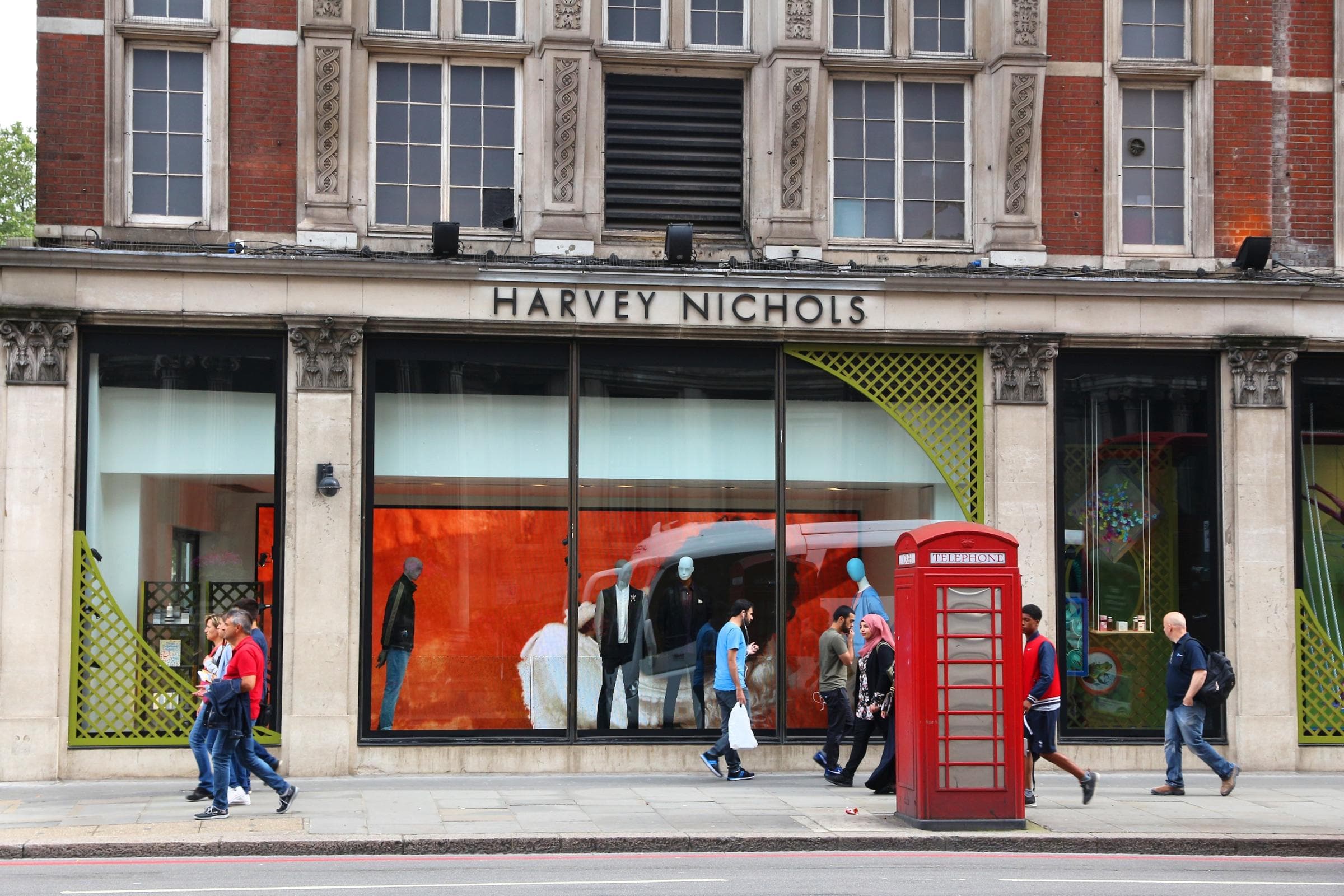 Major UK retail chain warns that it could collapse with 1,200 jobs at risk