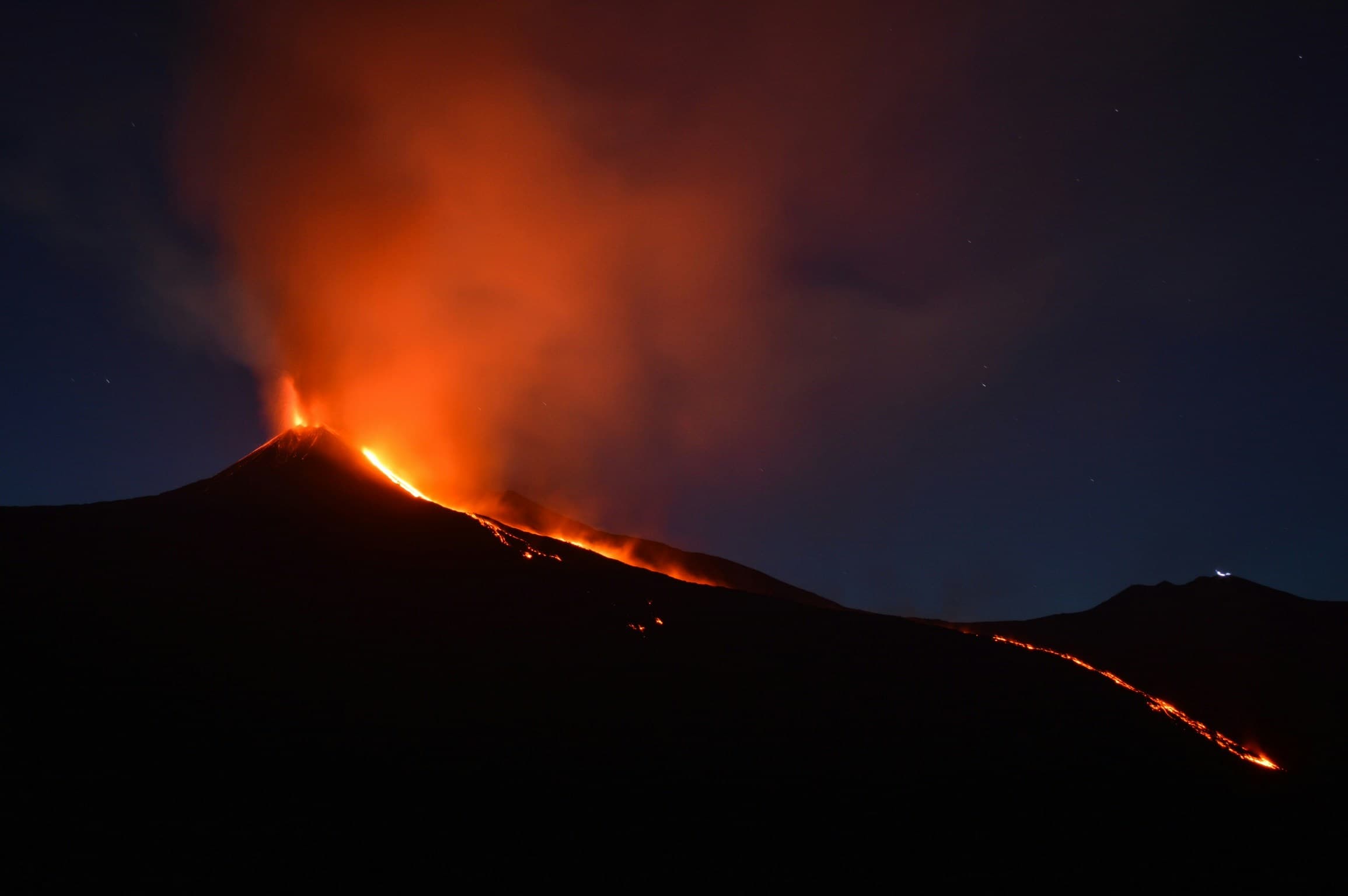 Band forced to miss Glasgow show as Mount Etna ash cancels flight