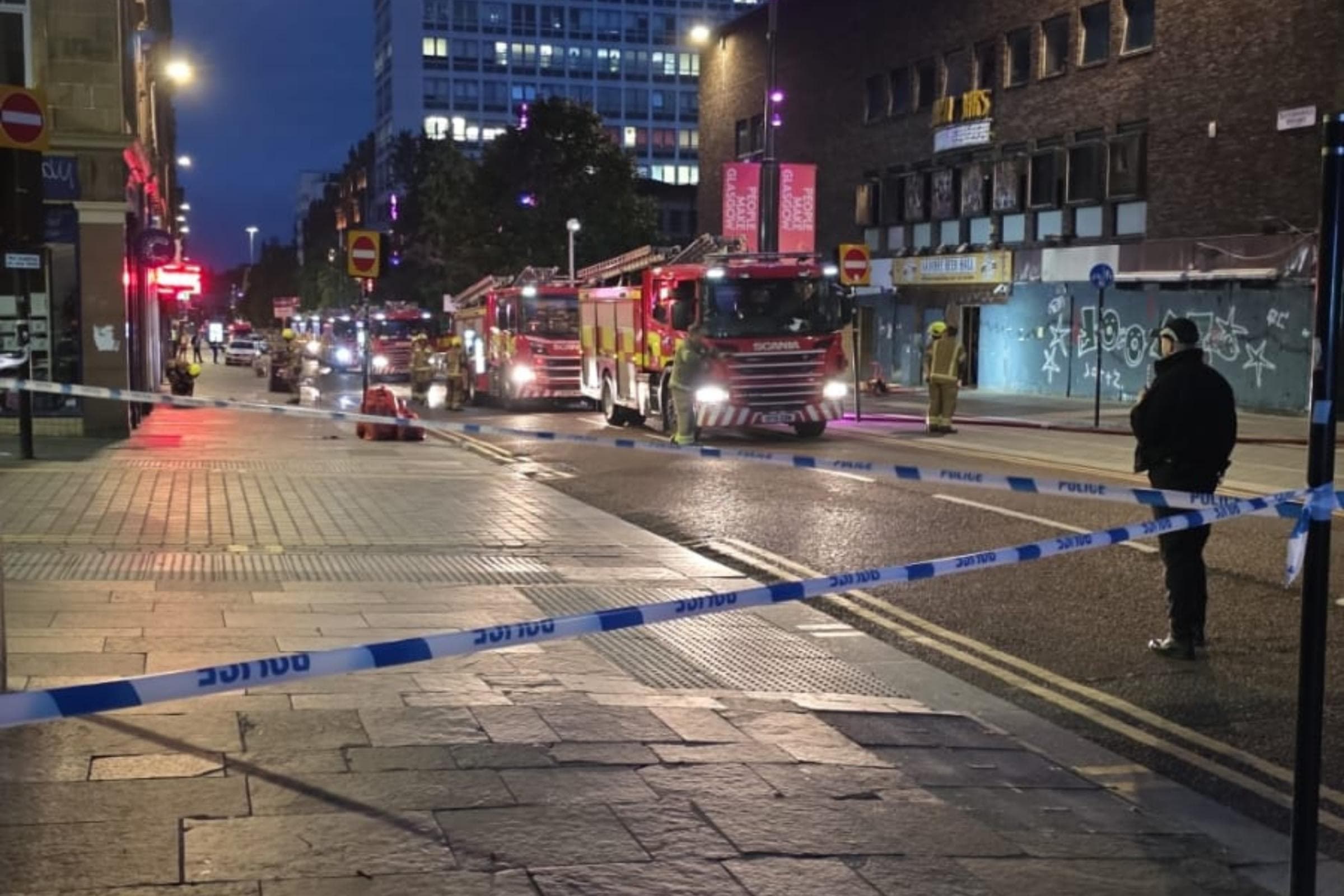 Overnight incident closes busy Glasgow street with emergency services present