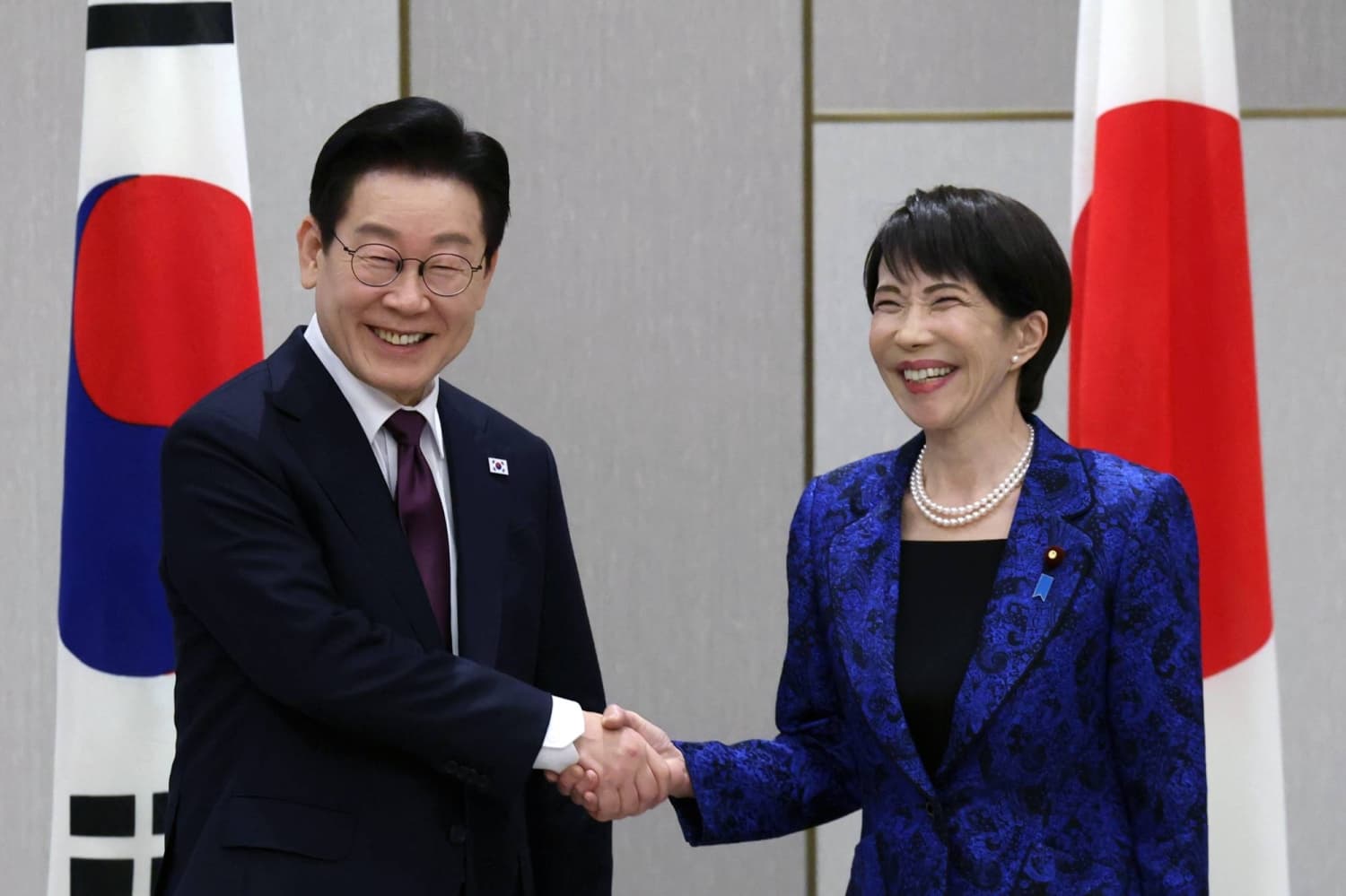 Record 54% of South Koreans see Japan favorably, poll shows