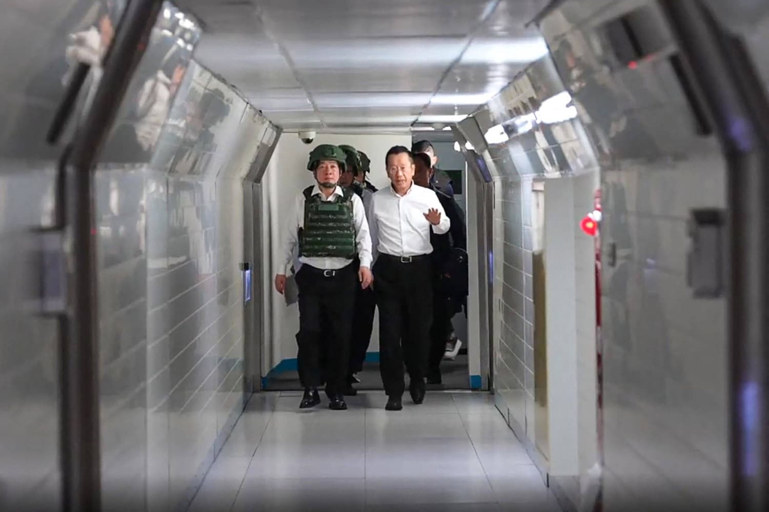 In Taiwan drill, armored carrier takes president to command center
