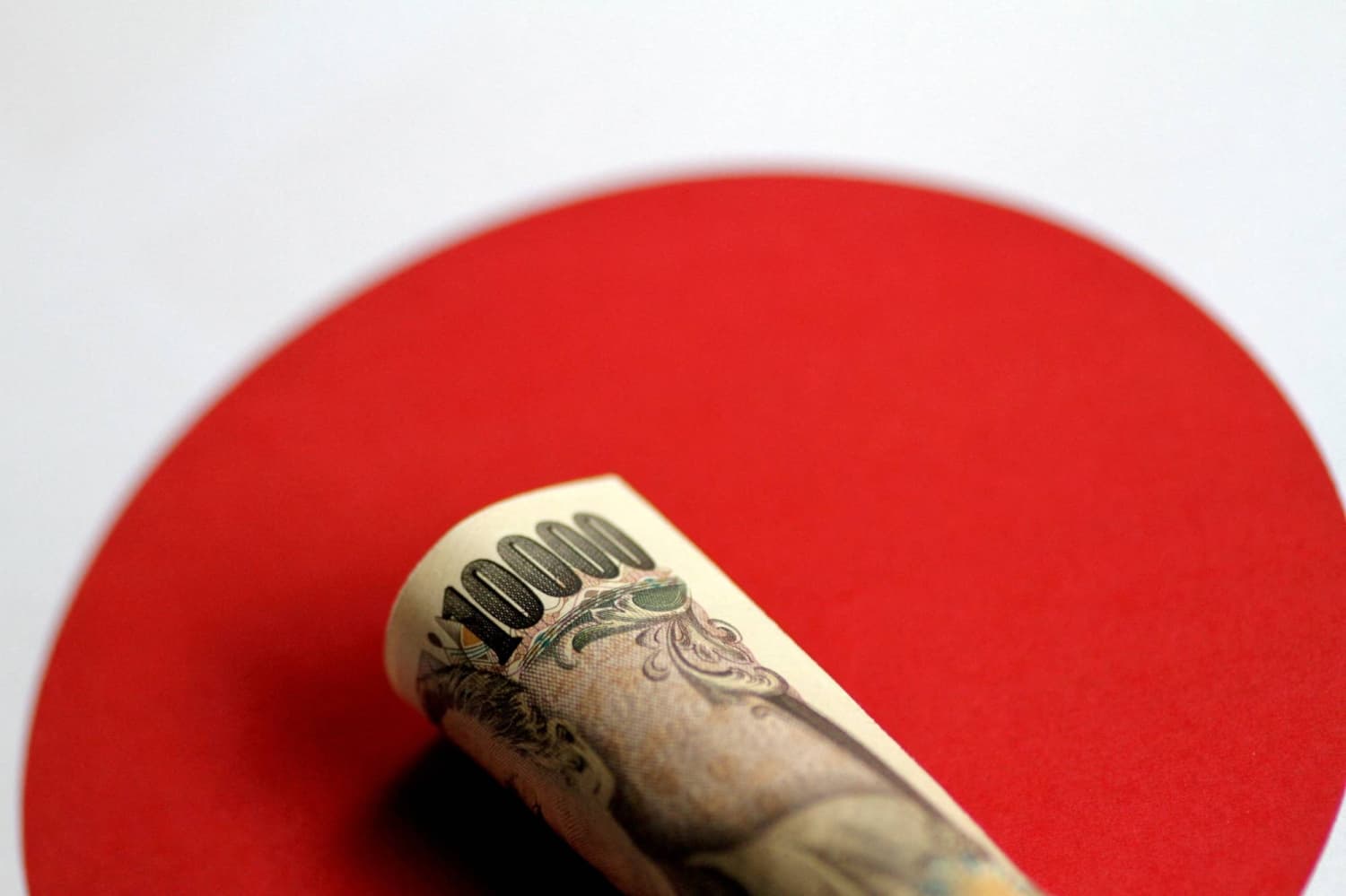 Yen jumps on U.S. data as traders watch for intervention clues