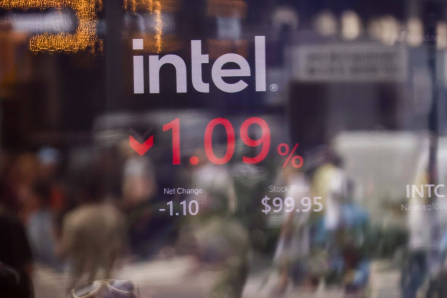Intel is said to near share sale upsize to raise $20 billion