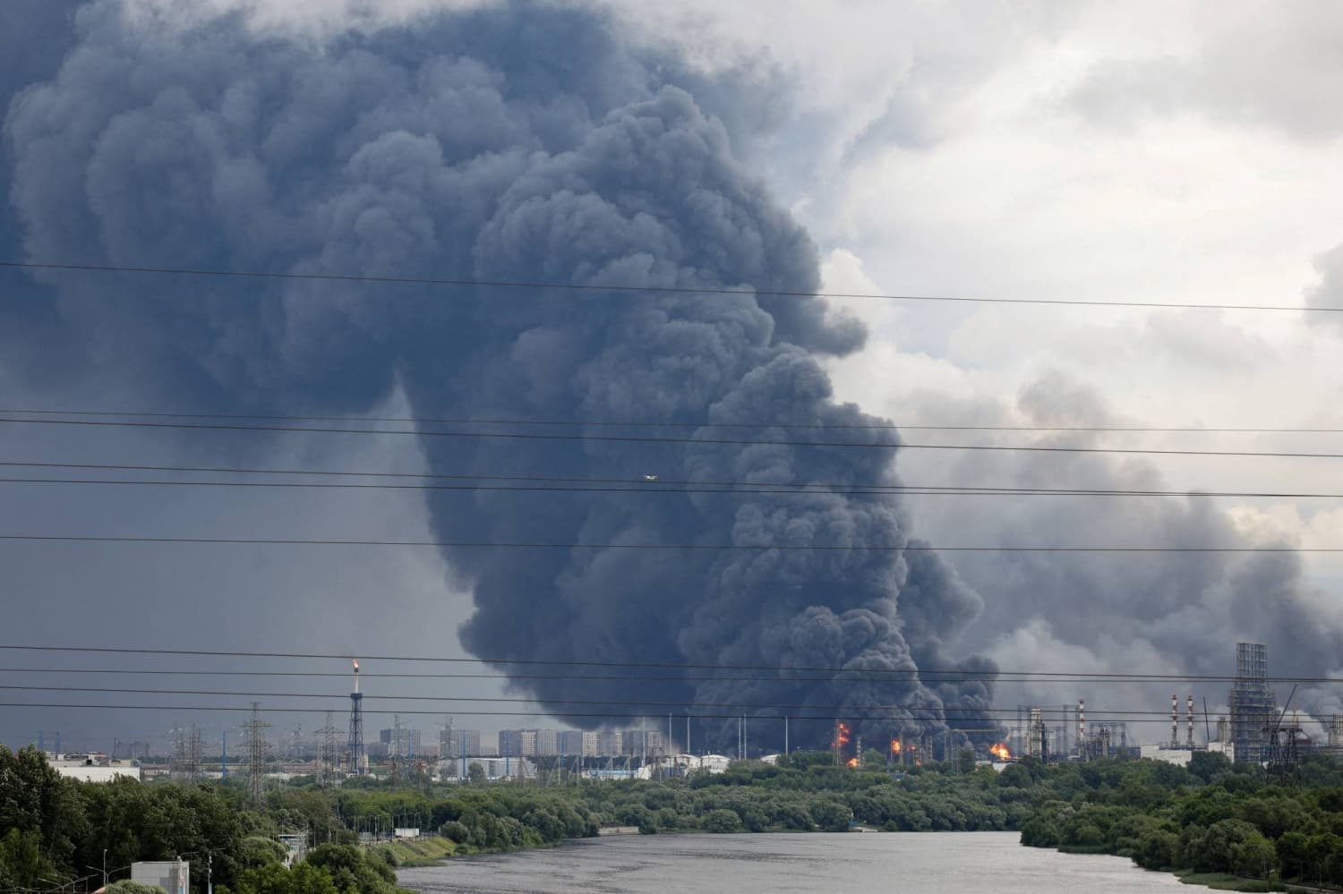 Russian regions report new fuel crunch as Kyiv hits refineries
