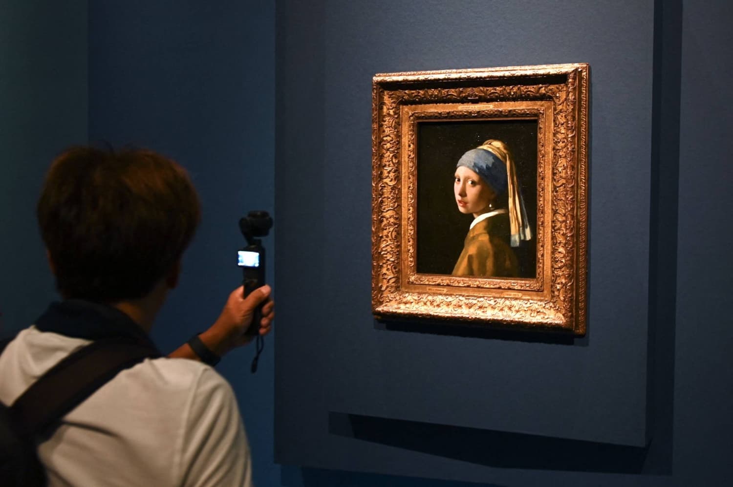 Girl with the Pearl Earring draws crowds to Osaka museum; On loan to Japan until October