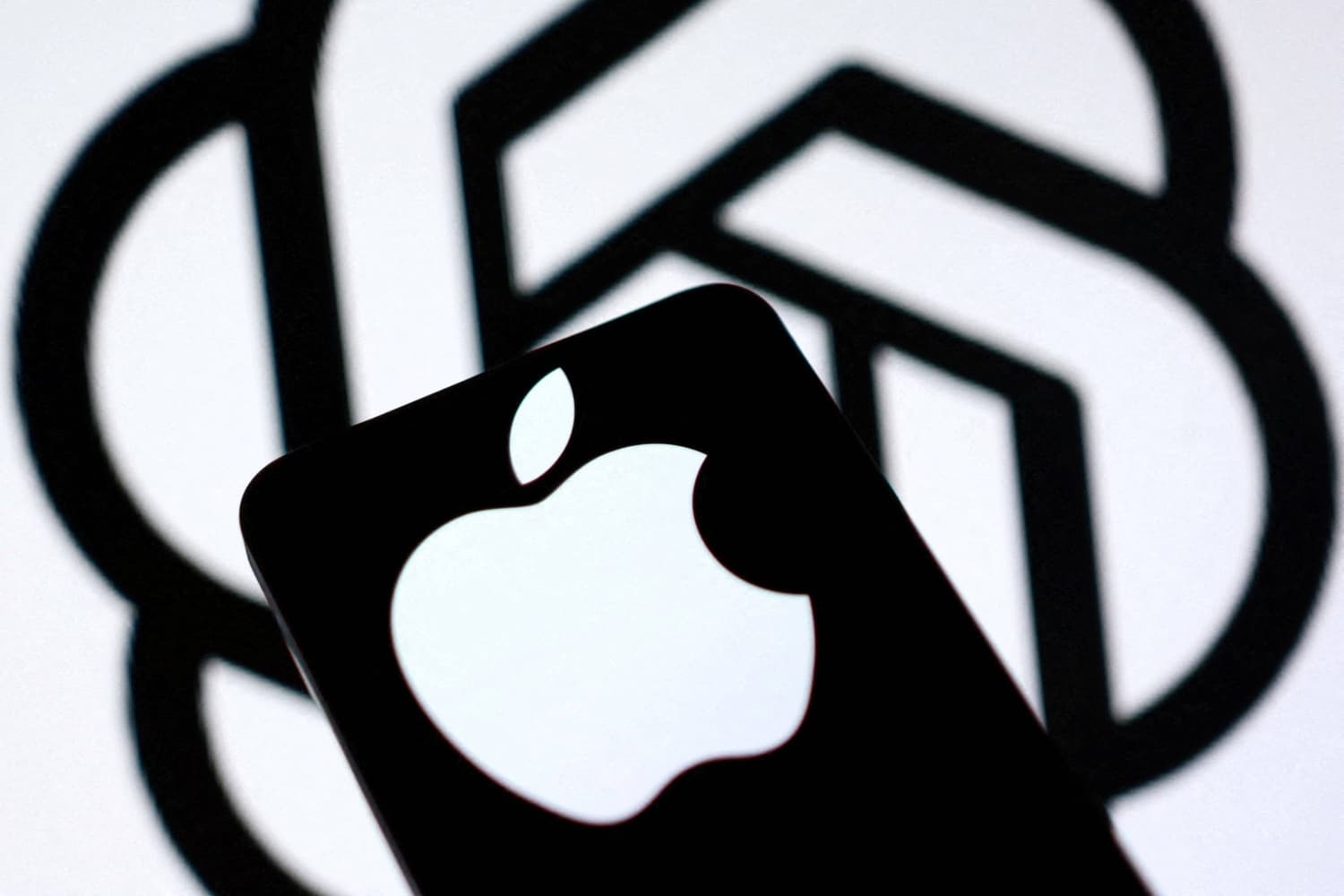 ChatGPT can now control iMessage, potentially raising Apple privacy concerns
