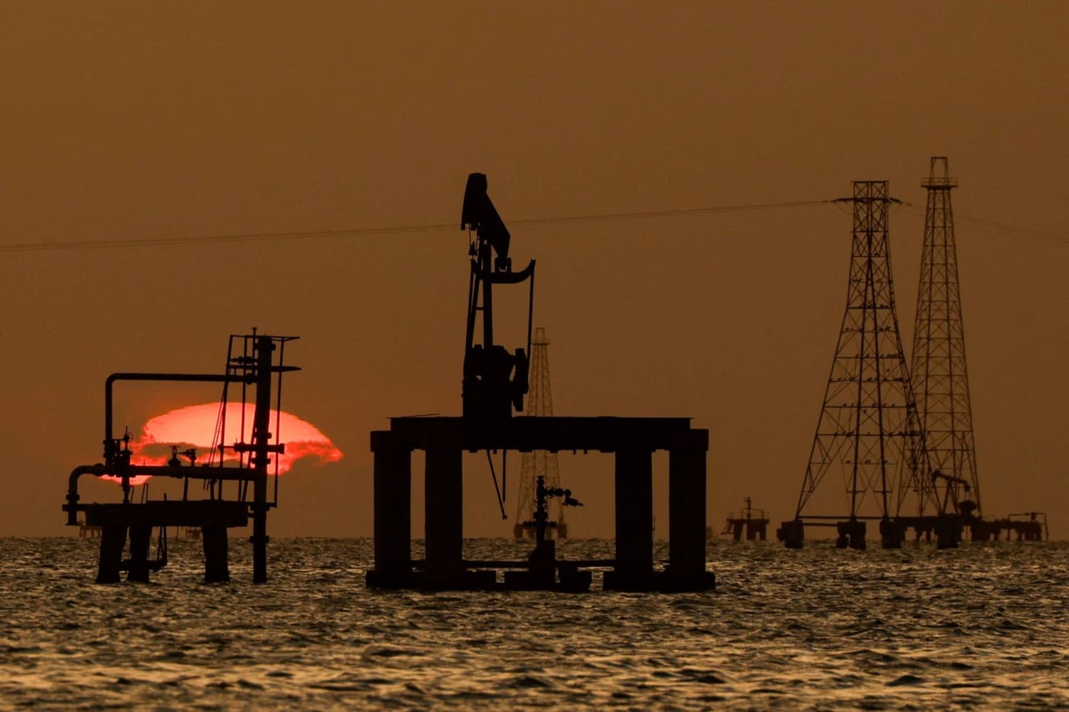 U.S. to take control of major portion of Venezuelan oil wealth