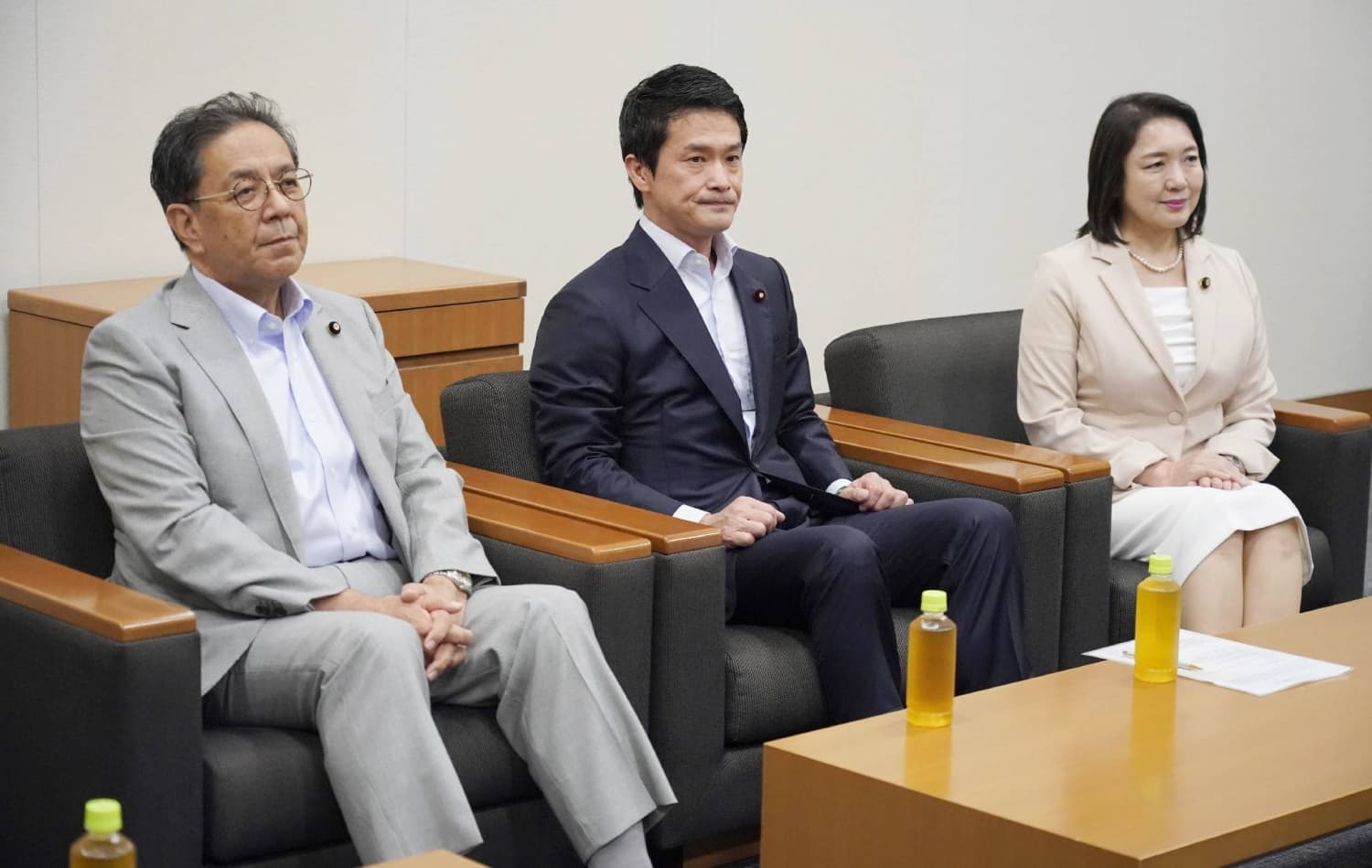 Japan main opposition party in lower house signals breakup