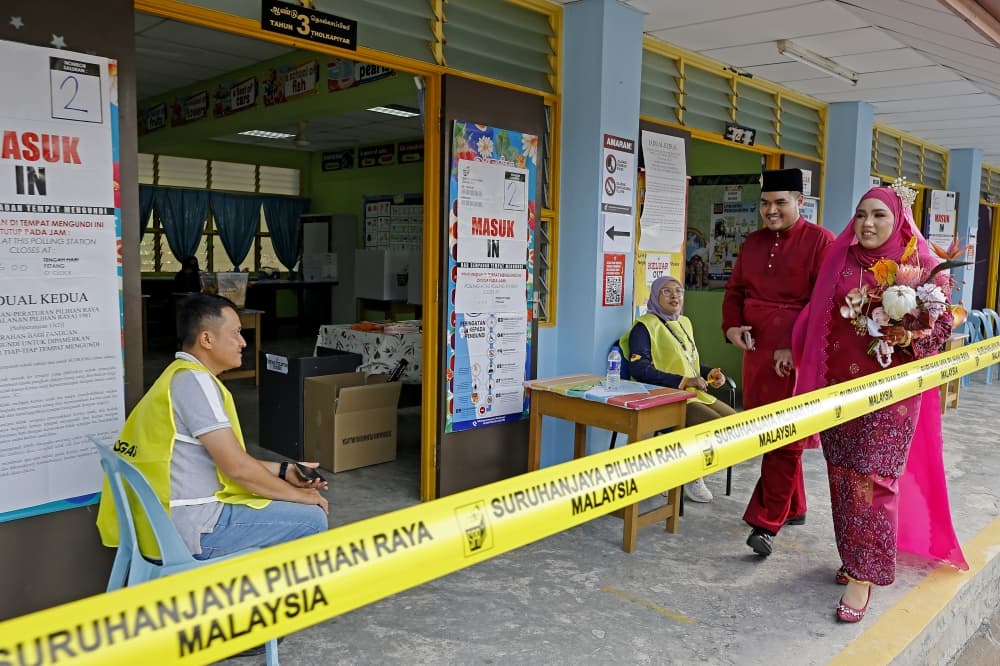 Right after saying ‘I do’, this Gen Z bride in Negeri Sembilan says ‘I vote’