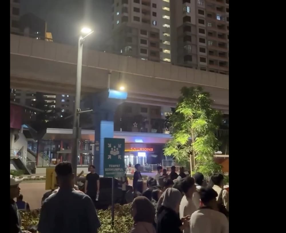 Fire breaks out at Sunway Square Mall, blaze contained before firefighters arrive   (VIDEO)
