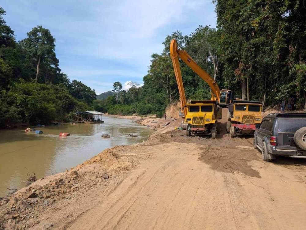 GOF raids seven illegal sand mining sites across three states, seizes RM13m worth of assets
