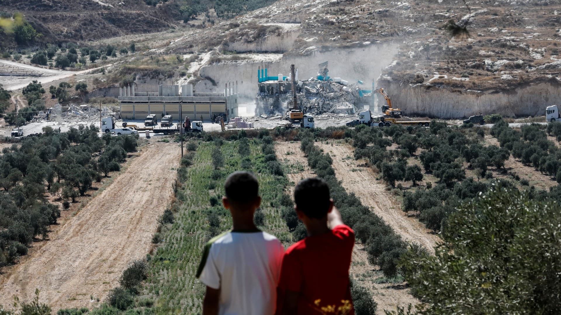 Israeli blockades seal off village in the occupied West Bank