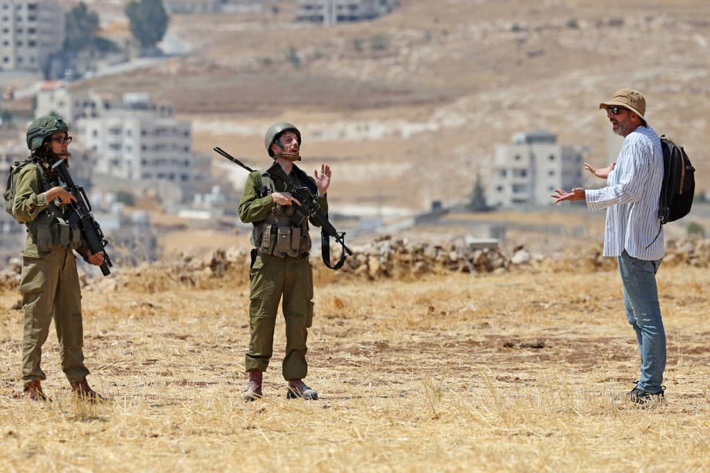 Several Palestinians injured as settlers continue attacks in West Bank