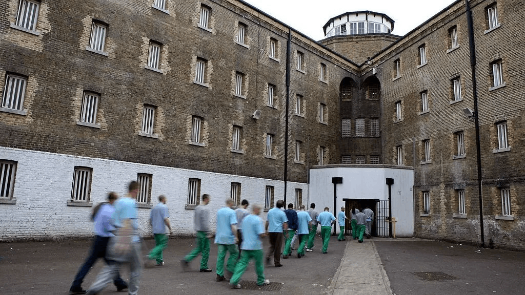 Prisoners freed early are returning to jail at rapid rate, governors tell BBC