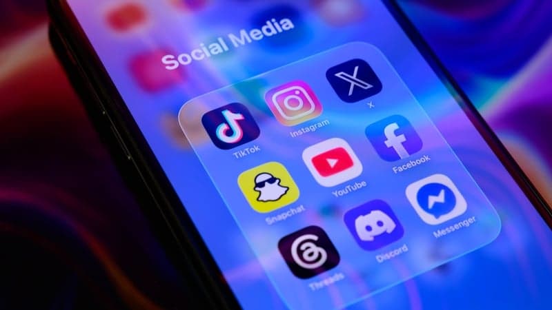 Slow online moderation 'endangering' society - Burke