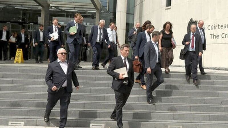 Solicitors to continue withdrawal of services in fee row