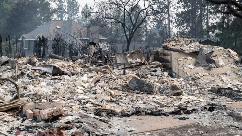 Thousands flee wildfires in US northwest city of Spokane