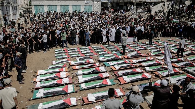 Gazans hold mass funeral for those killed during war