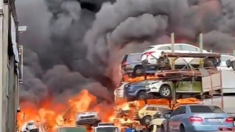 Up to 100 cars destroyed in blaze at Dublin scrapyard