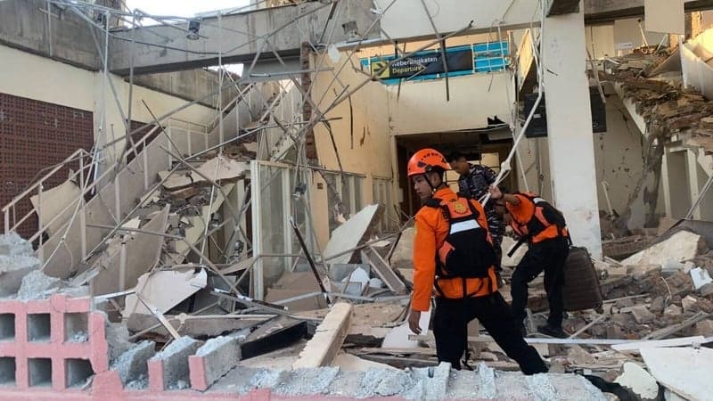Thousands await aid after deadly Indonesian quake