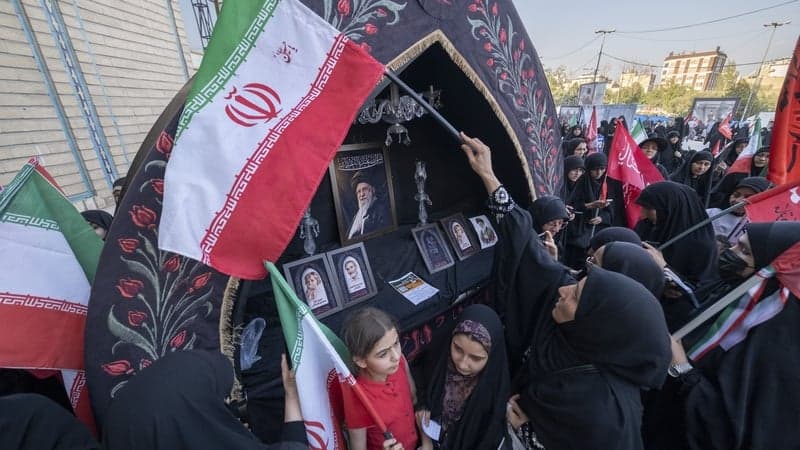 Iran, US keep up hostile rhetoric ahead of new sanctions