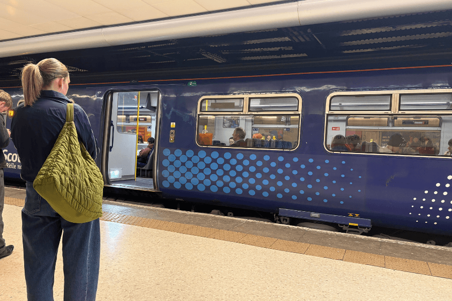 Key Scottish train services cancelled after 'total loss of signalling'