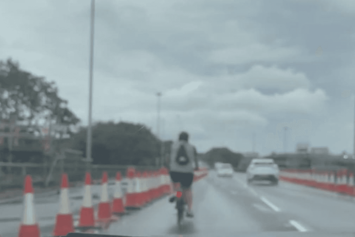 Police left stunned as cyclist spotted travelling on busy Glasgow motorway