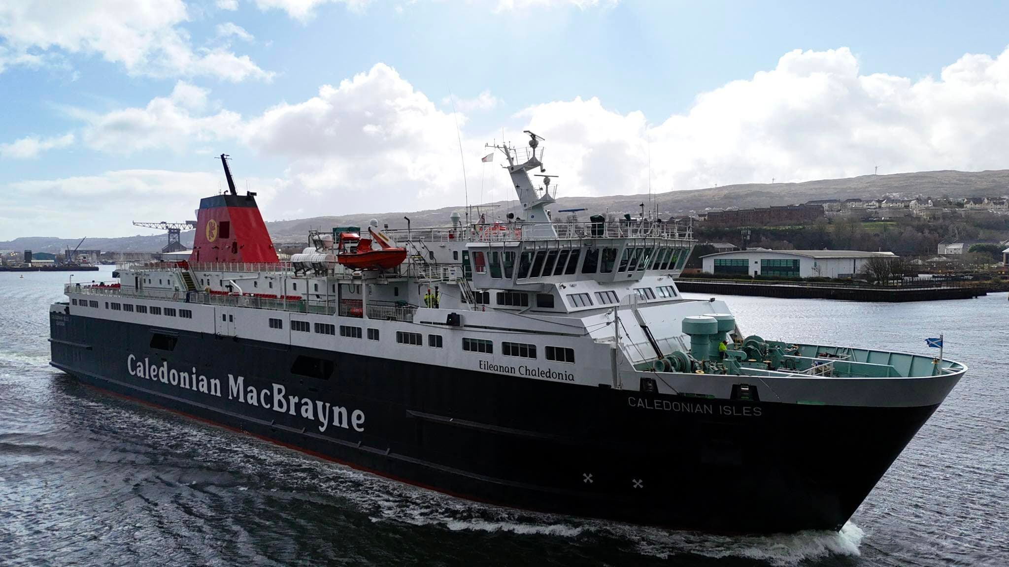 CalMac crew praised for 'outstanding' response to 'bomb threat' and rescue mission