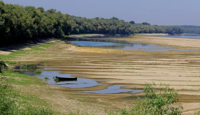 Romanians Urged to Use Less Electricity in Heatwave as Danube Levels Drop