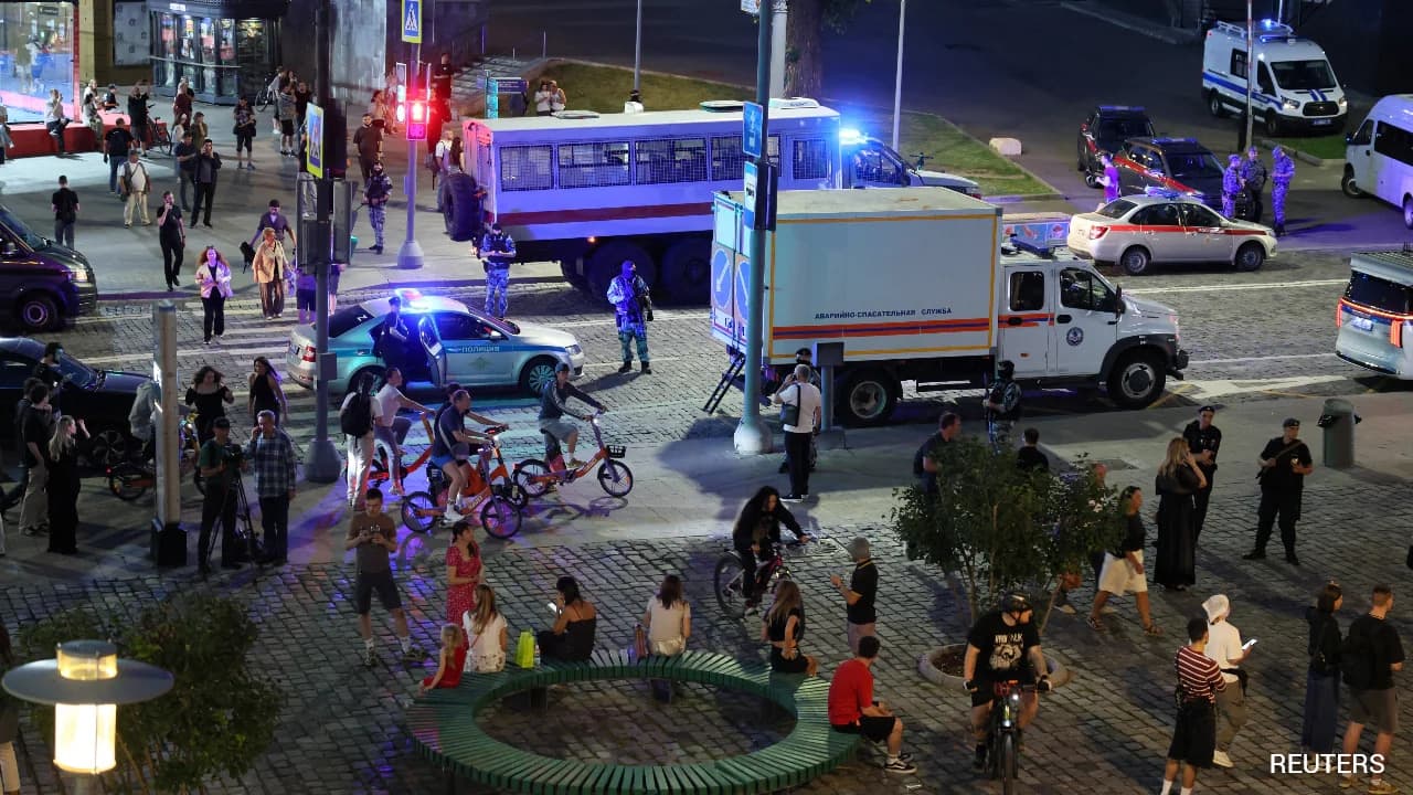 Bomb carried by woman kills three, injures 21 near Moscow restaurant, authorities say