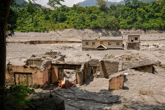 Nepal-Tibet floods: Rescuers drill for workers trapped in tunnels as death toll passes 600