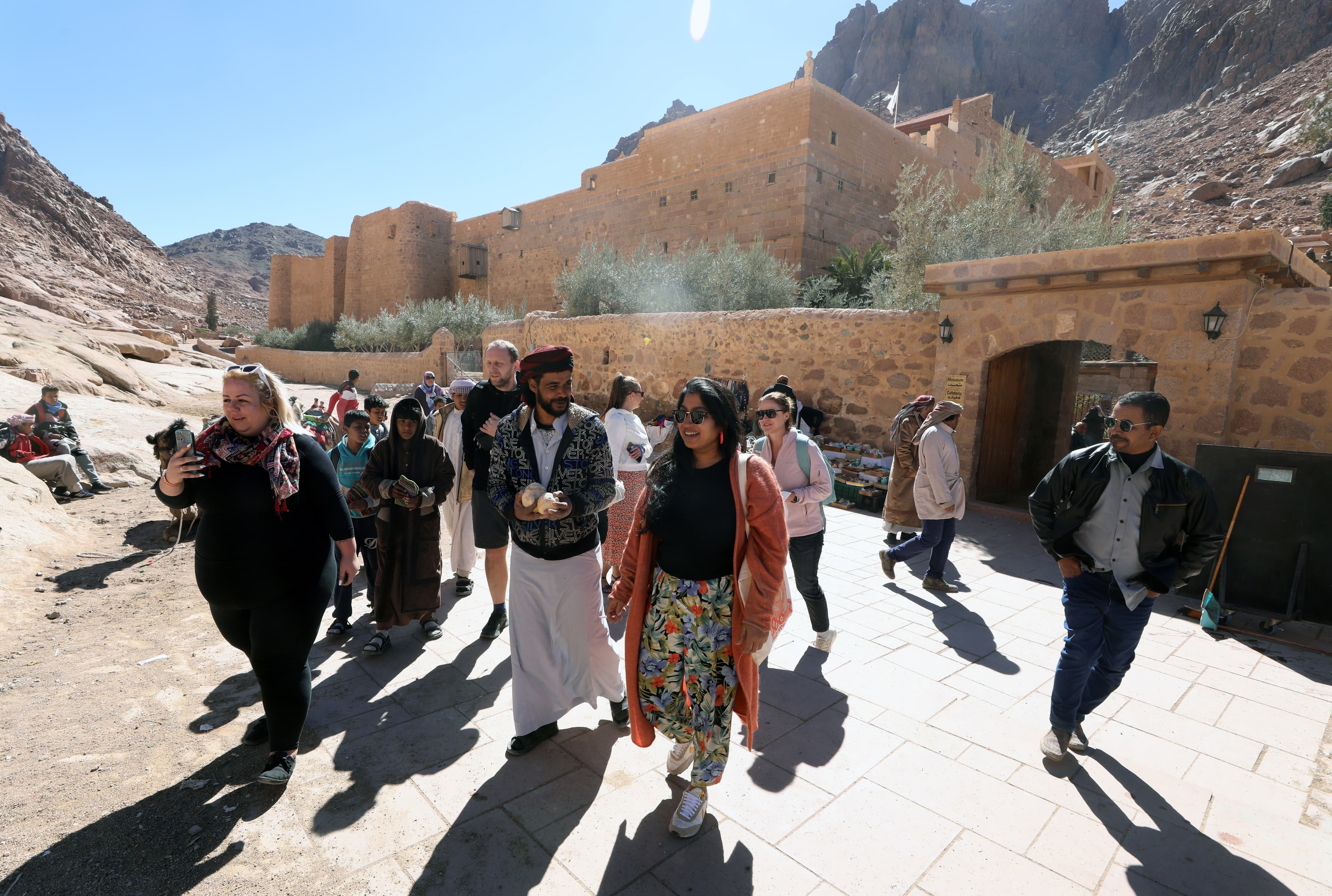 At least 21 die in bus accident in Egypt's South Sinai, ministry says