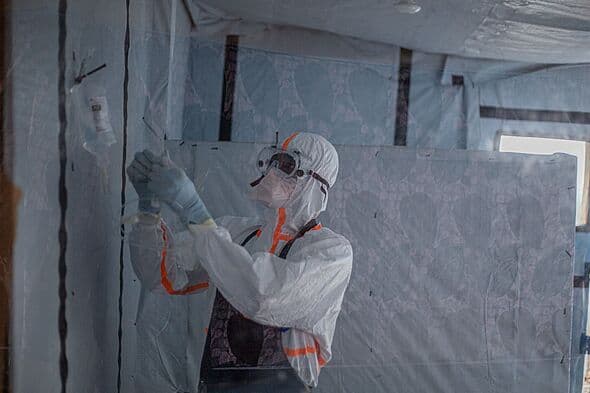 Panic in Kinshasa as nearly 200 boat passengers forced into quarantine after Ebola death