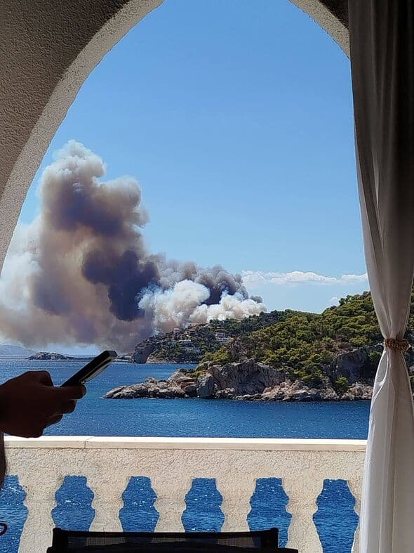 Salamina wildfires: Evacuation order on Greek island over Peristeria & Selinia fires
