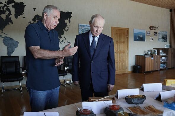 Putin's cronies summon Japanese envoy after warmonger's visit to disputed islands