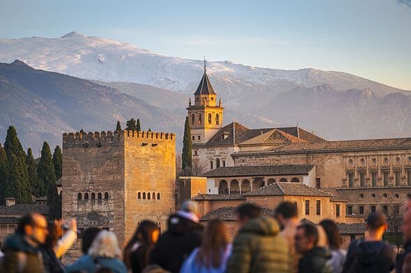 Spain holiday hotspot suddenly closes - tourists not allowed in