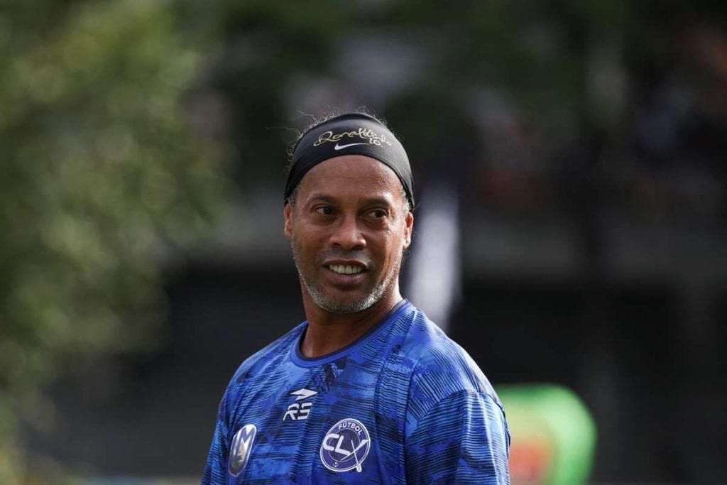 Brazil great Ronaldinho arrives in Italy for beach ceremony after signing with third-tier Ravenna