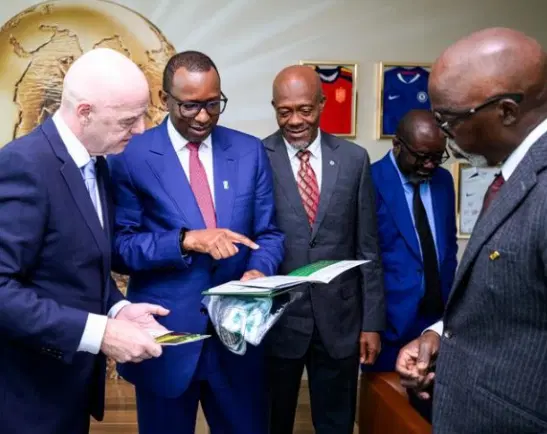 Infantino commends Nigeria delegation to FIFA House, vows to support football devt in country